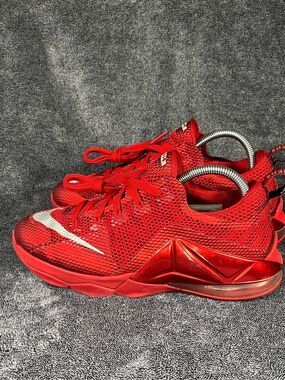 Nike LeBron 12 Shoe boy Size 7Y/ women’s 8.5 Red Sneaker Basketball University